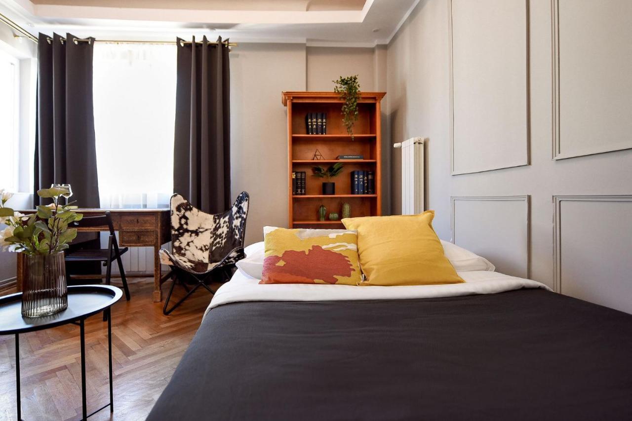 Stylish & Spacious Apartment Near The Old Town - A Touch Of History, A Dash Of Modernity Bukarest Exterior foto