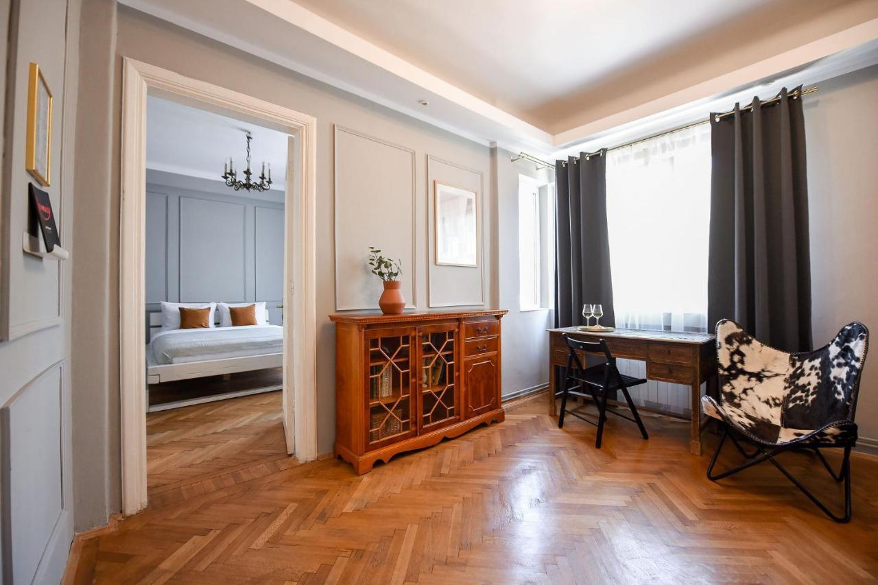 Stylish & Spacious Apartment Near The Old Town - A Touch Of History, A Dash Of Modernity Bukarest Exterior foto